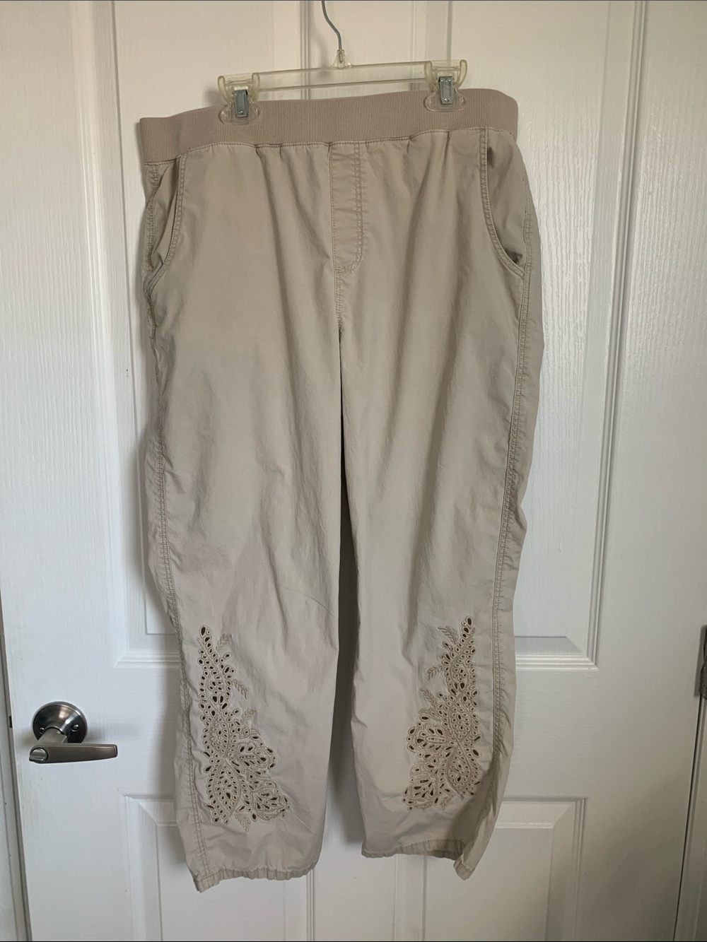 # 1/8 Chico's 1 Beige Crochet-Applique Pull-On Chinos